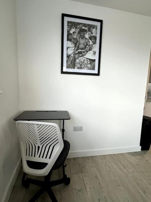 Luxurious City View Apartment In Salford แมนเชสเตอร์ ภายนอก รูปภาพ